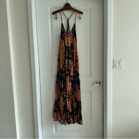 Farm Rio Black Arabesque Floral Pleated Midi Dress - Picture 4 of 9